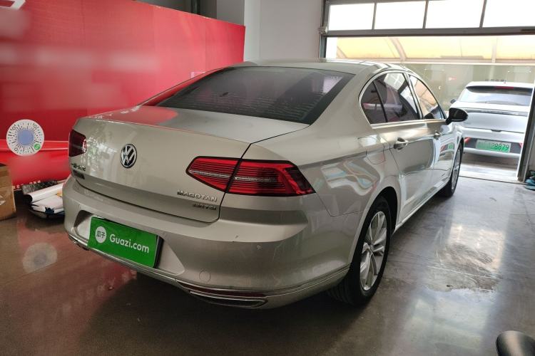 Used Volkswagen Magotan 2017 330TSI DSG Luxury Model Rear Right 45 Deg