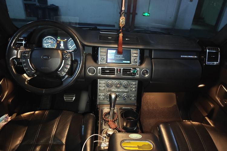 Used Land Rover Range 2011 5.0 SC V8 Center Console