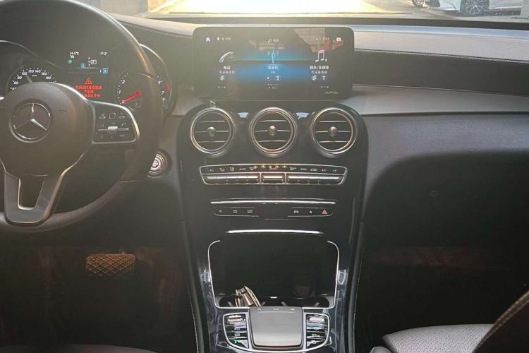 Used Mercedes-Benz GLC 2020 GLC 260 L 4MATIC Dynamic Model Interior 3