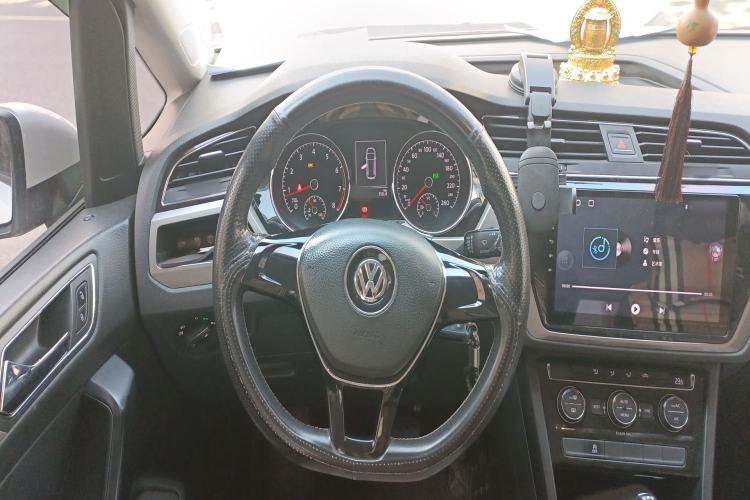 Used Volkswagen Touran 2016 Volkswagen Touran L 280TSI DSG Comfort Edition Steering Wheel