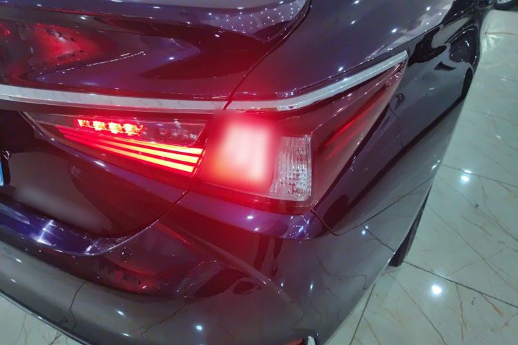 Used Lexus ES 2022 300h Deluxe Edition