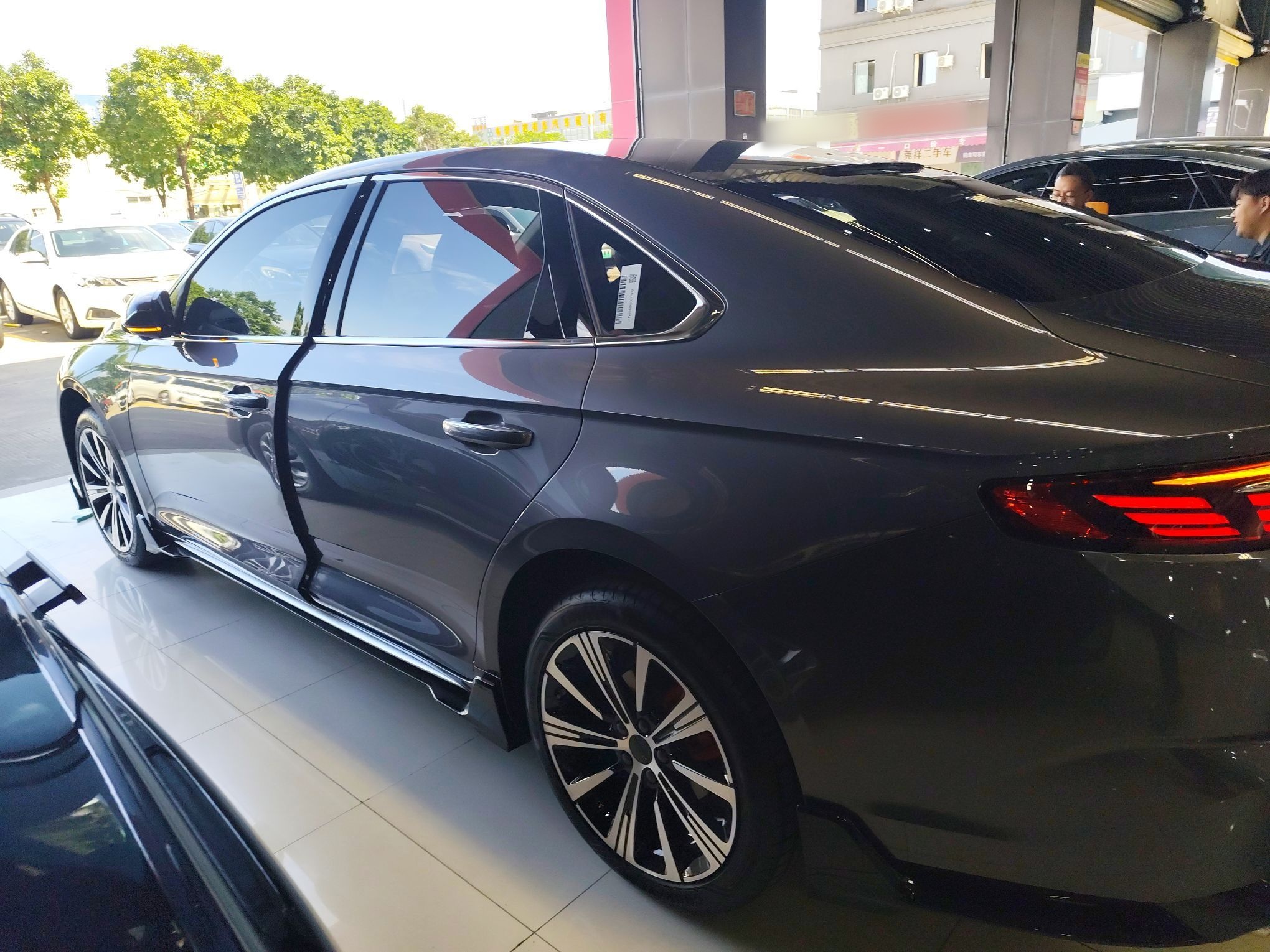 Geely Auto Preface 2025 Dongfang Yao 2.0TD Moonlight Edition — снимка 6