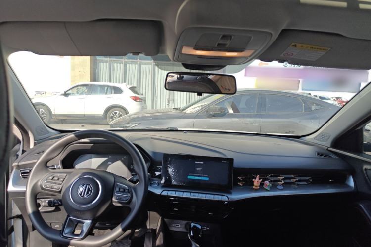 Used MG 5 2022 180 DVVT CVT Youth Luxury Edition Center Console