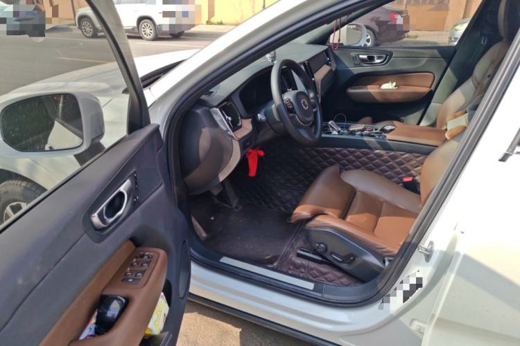 Used Volvo XC60 2023 B5 4x4 Smart Luxury Edition