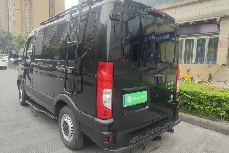 Used Iveco Eurocargo 2021 2.0T Manual Super-Rui Short Wheelbase Low-Roof Side-Hinged Door F1A