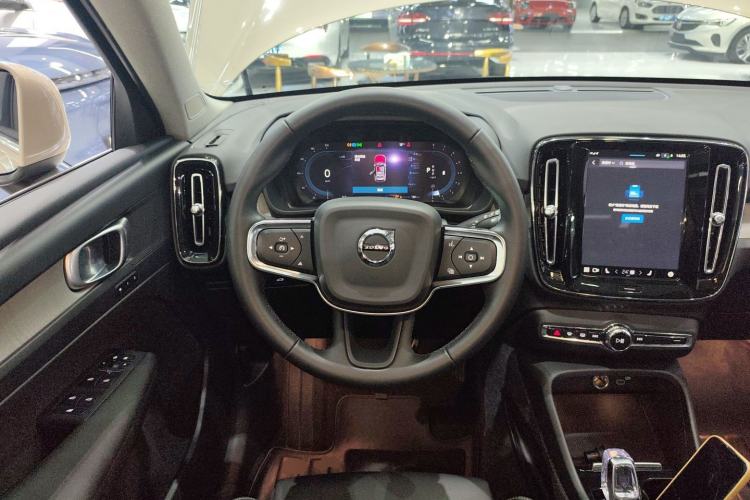 Used Volvo XC40 2024 B4 4x4 Smart Luxury Edition
