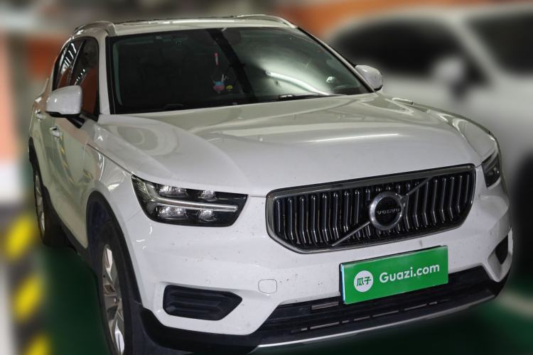 Used Volvo XC40 2021 T4 4x4 SmartDrive Fashion Edition Front Right 45 Deg