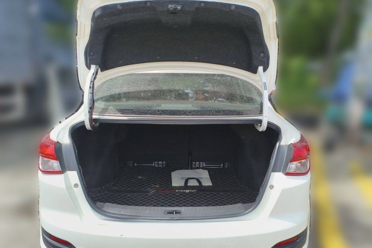 Used Nissan Lannia 2016 1.6L CVT Cool Edition Trunk