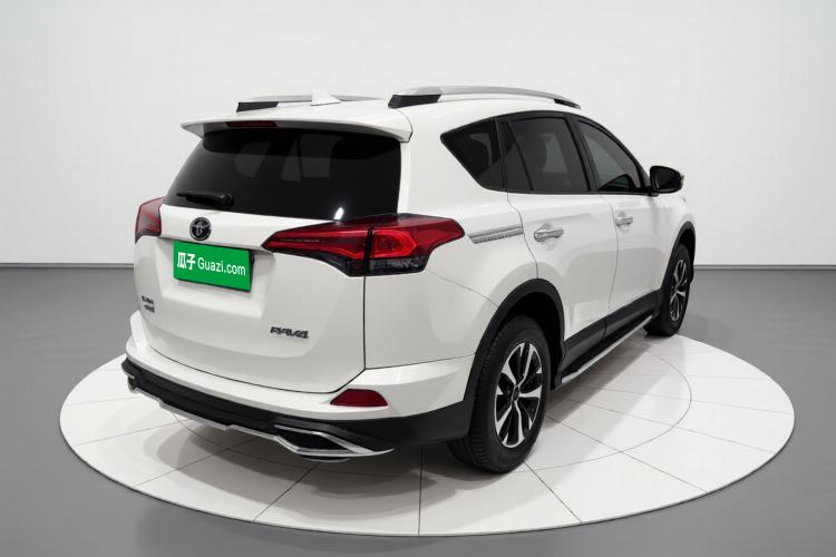 Used Toyota RAV4 2016 2.0L CVT Two-Wheel Drive Fashion Edition China V Standard
