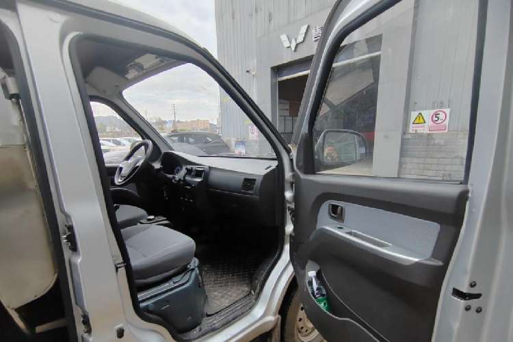 Used Wuling Rongguang EV 2023 Base Model Enclosed-Window Vehicle with 2 Seats Powered by Huating Battery