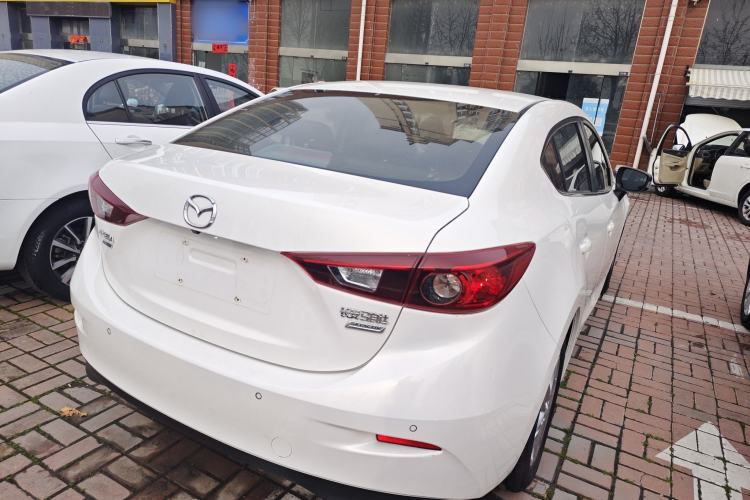 Used Mazda 3 Axela 2016 Sedan 1.5L Automatic Luxury Model
