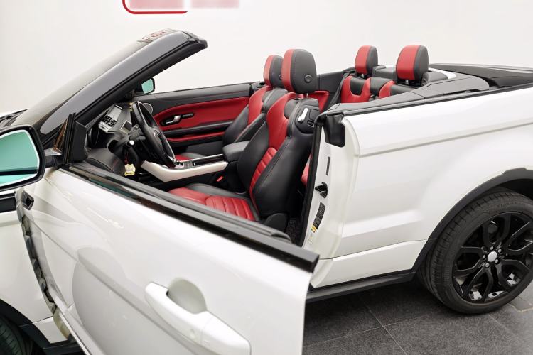 Used Land Rover Range Evoque 2018 240 PS HSE DYNAMIC Convertible Interior 5