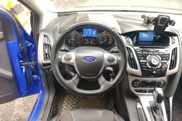 Used Ford Focus 2012 Hatchback 2.0L Automatic Luxury Sport Model
