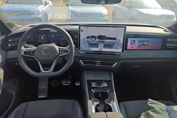 Used Volkswagen Tiguan L 2024 PRO 380TSI Four-Wheel Drive R-Line Prestige Edition Center Console