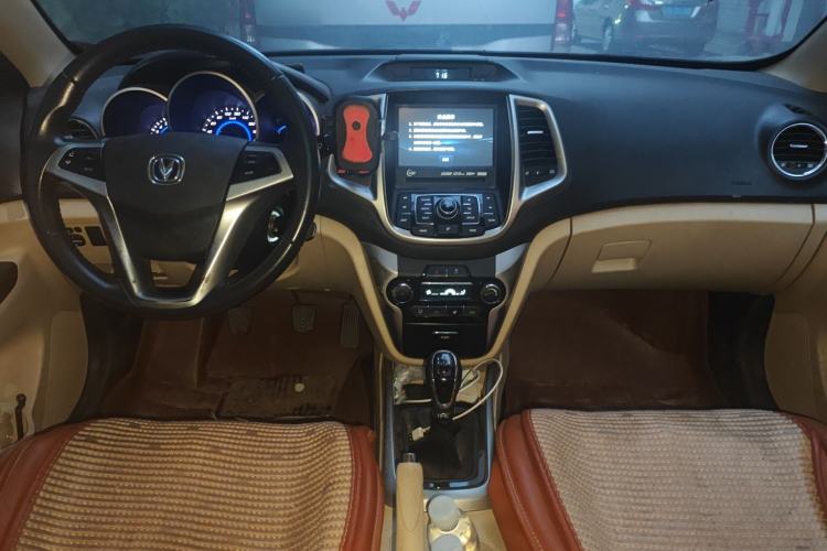 Used CHANGAN Eado 2015 1.6L Manual Luxury Model China IV Standard Center Console