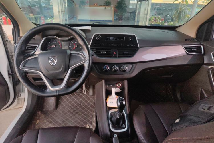 Used Baojun 310W 2017 1.5L Manual Comfort Version China VI Emission Standard
