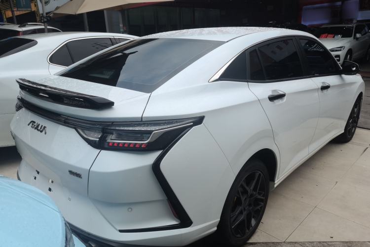 Used Dongfeng Aeolus Yixuan 2023 Mach Edition 1.5T Automatic Pursuit Rider Version Rear Right 45 Deg