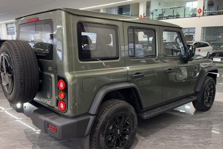 Used 212 T01 2024 2.0T Explorer
