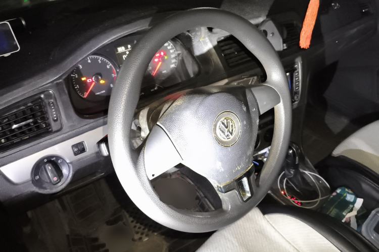 Used Volkswagen Gran Lavida 2013 1.6L Automatic Fashion Model
