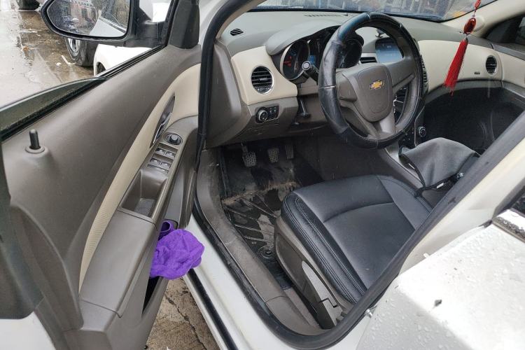 Used Chevrolet Cruze 2015 1.5L Classic SE MT Driver Seat