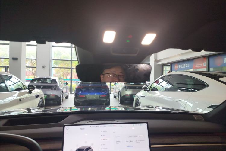 Used ONVO Luxeed L90 2025 Model—Max Six-Seater Version Headliner