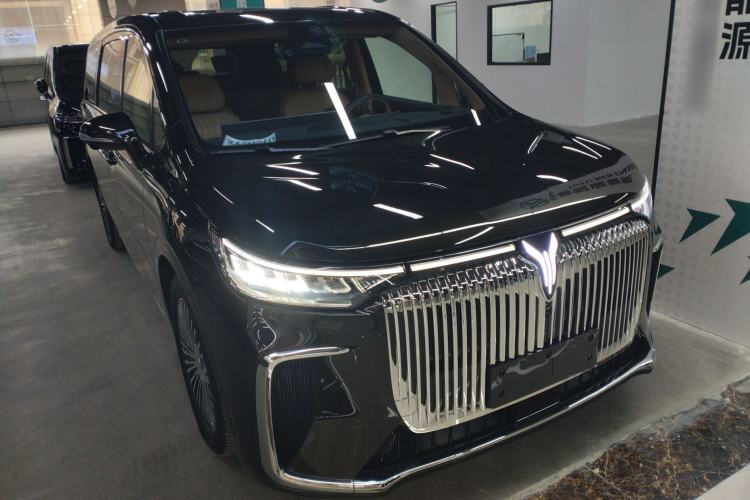 Used VOYAH Dream 2025 PHEV Four-Wheel-Drive Flagship Kunpeng Edition Front Right 45 Deg