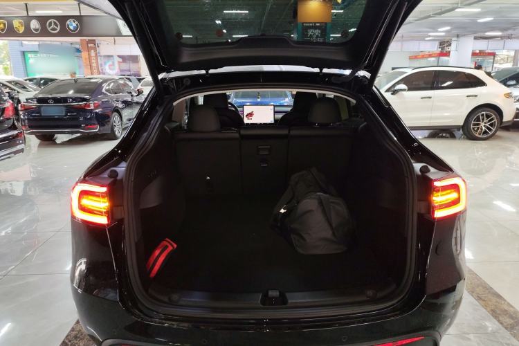 Used Tesla Model Y 2023 Long-Range All-Wheel-Drive Version