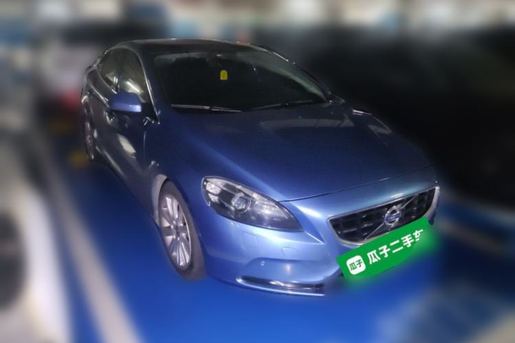 Used Volvo V40 2015 1.6T Zhiya Edition Front Right 45 Deg