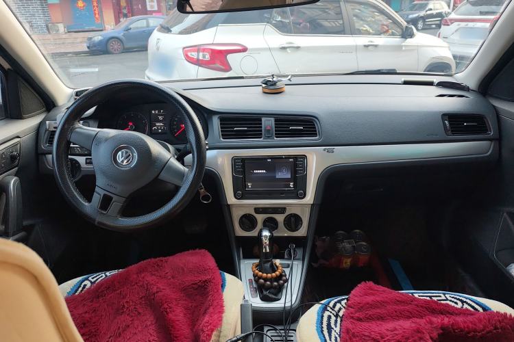 Used Volkswagen Gran Lavida 2013 1.6L Automatic Fashion Model
