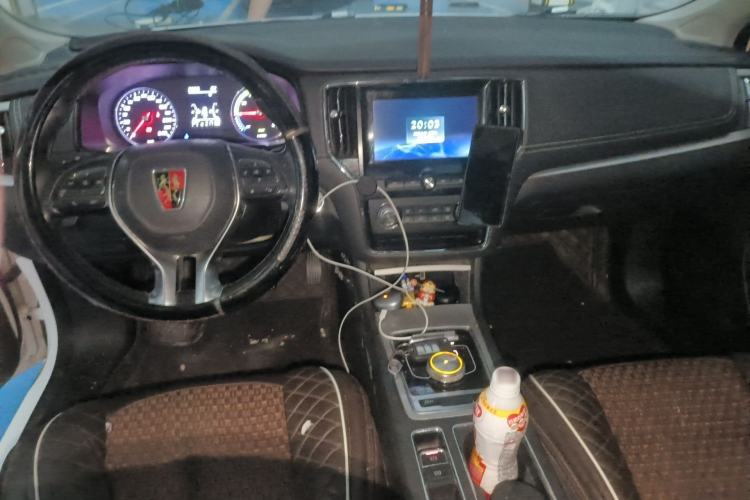 Used Roewe i6 New Energy 2019 PLUS 50T 4G Connected Glory Luxury Edition Center Console