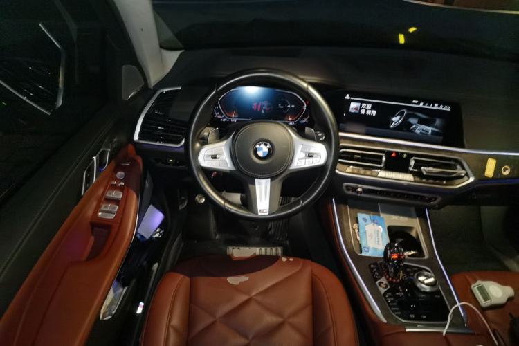 Used BMW X5 2022 xDrive 30Li Luxury M Sport Package
