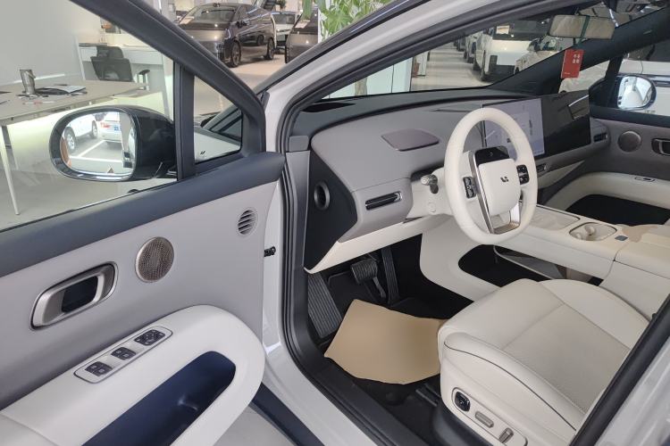 Used Li Auto i6 2025 Model Two-Wheel-Drive Standard Type
