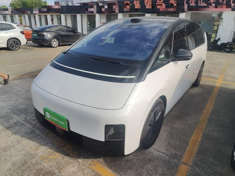 Used Li Auto MEGA 2025 Home Family Special Edition — 1