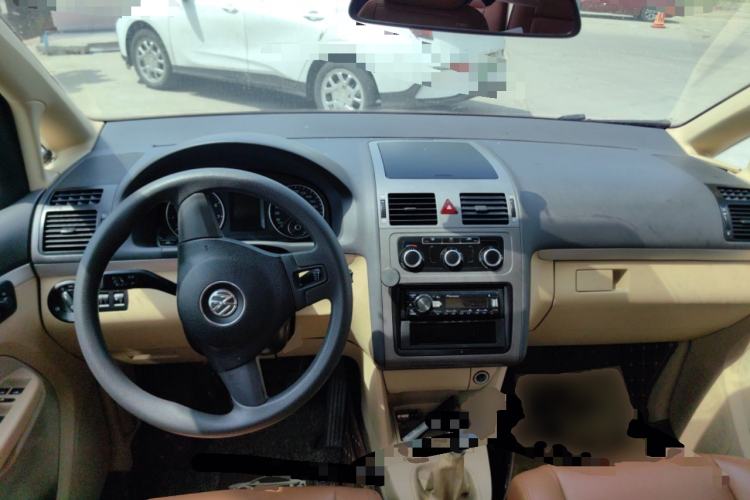 Used Volkswagen Touran 2011 1.4T Manual ZhiShang Edition 5-seater
