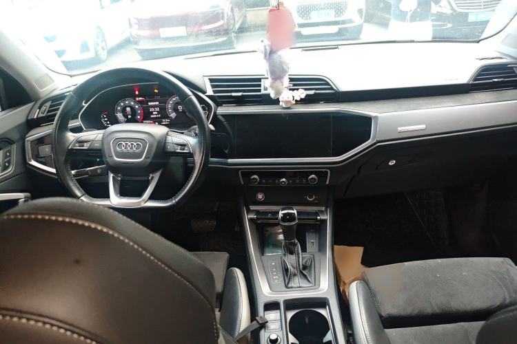 Used Audi Q3 2020 35 TFSI Fashion Dynamic Model Center Console