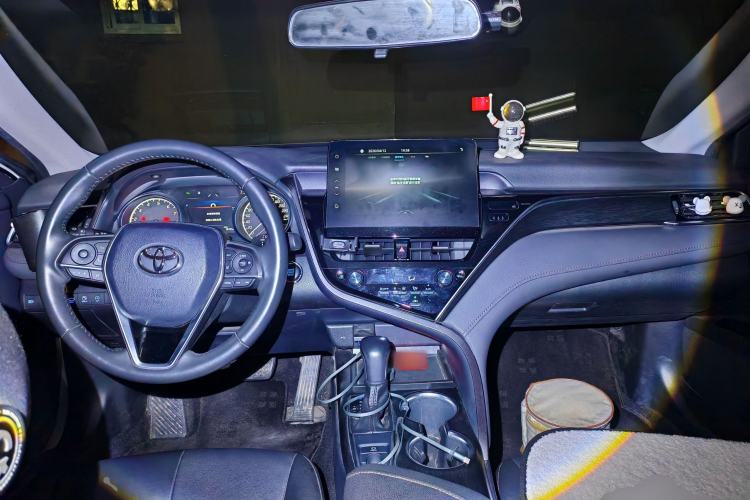 Used Toyota Camry 2021 2.0G Luxury Edition Center Console