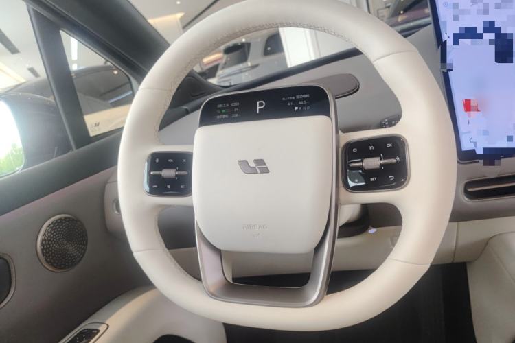 Used Li Auto i6 2025 Model Four-Wheel-Drive Standard Type
