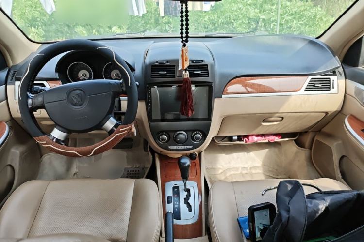 Used Buick Excelle 2011 1.6 LE-AT Center Console