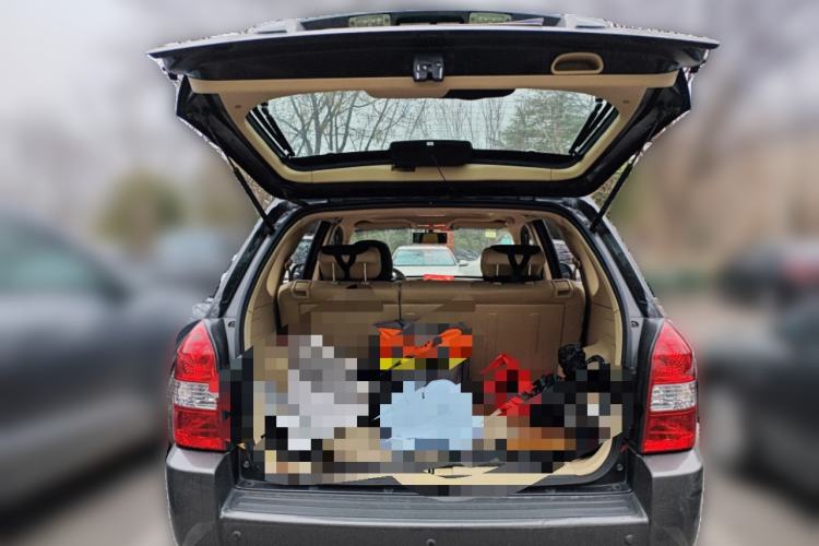 Used Hyundai Tucson 2009 2.0L Manual Two-Wheel Drive Fashion Edition Trunk