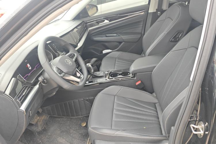 Used Volkswagen Passat 2025 Outstanding Model 380TSI Dragon Glory Edition
