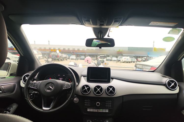 Used Mercedes-Benz B-Class 2015 B 200 Sport Edition Center Console