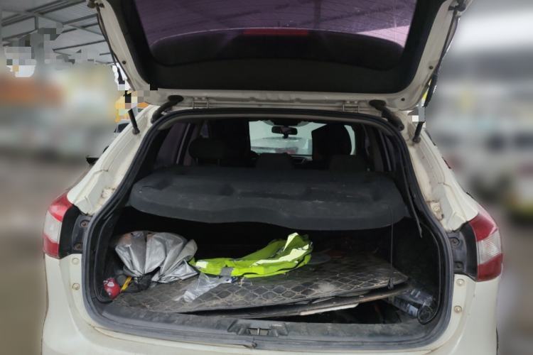 Used Nissan Qashqai 2016 2.0L CVT Elite Edition Trunk