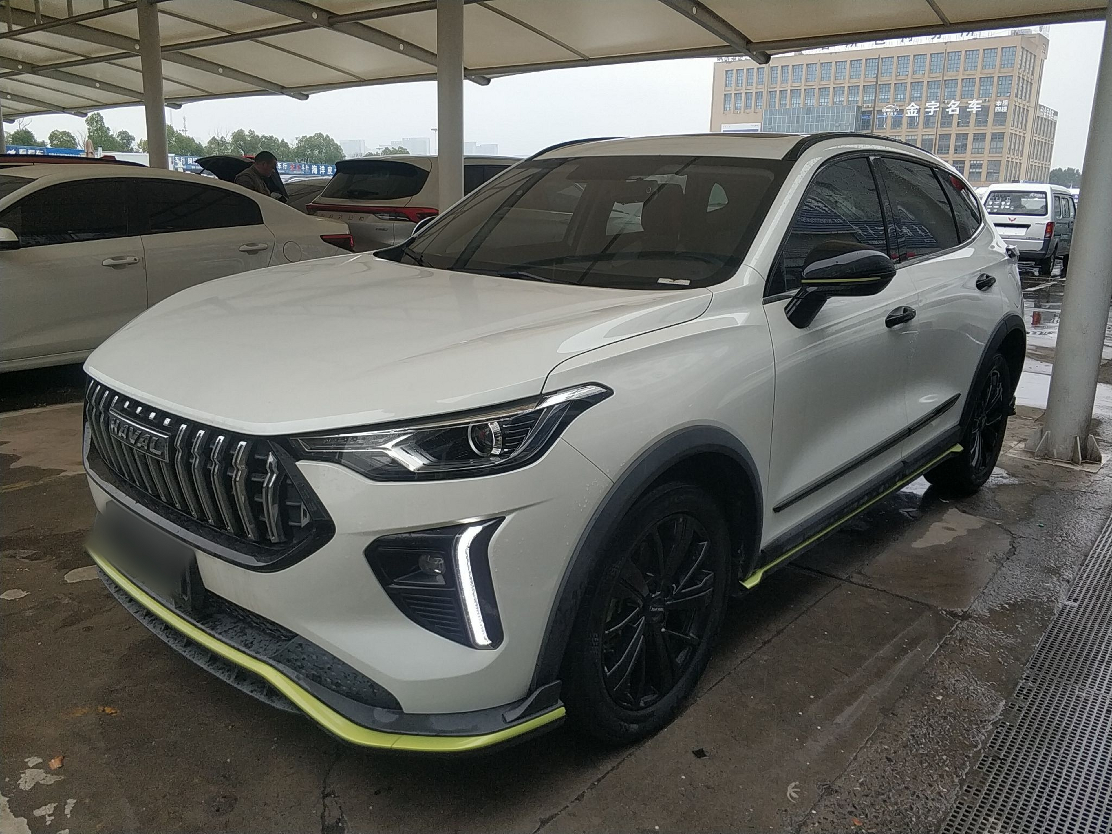 Под передней частью автомобиля