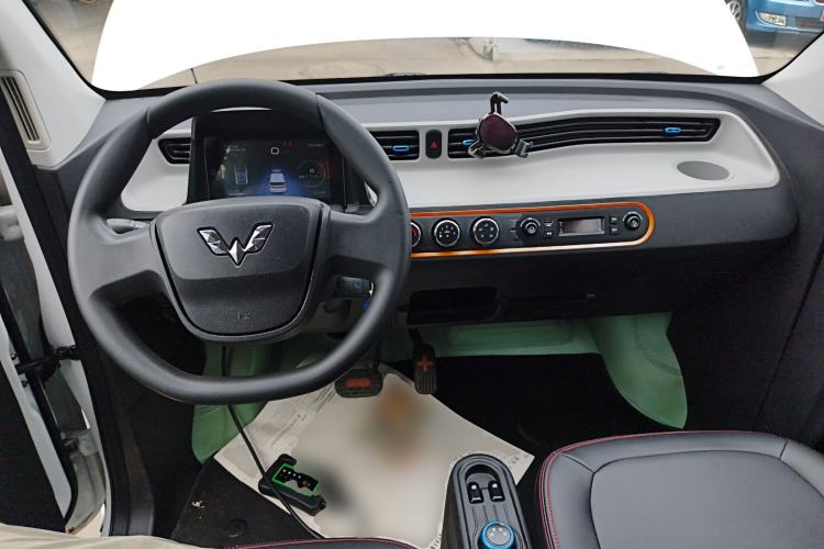 Used Wuling Hongguang MINIEV 2021 Macaron Fashion Edition Lithium-Ion Battery Center Console