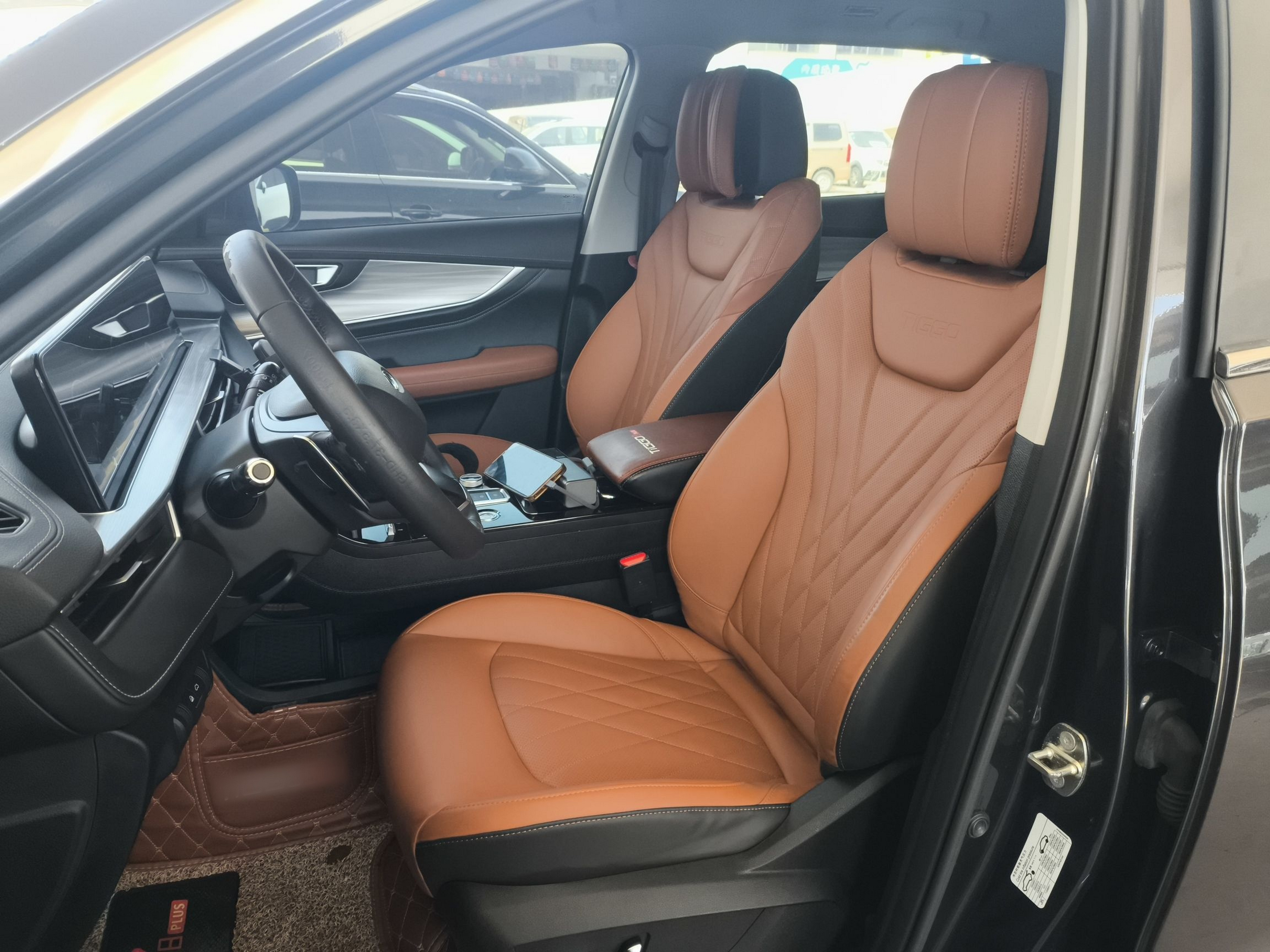 المقاعد الأمامية داخل السيارة