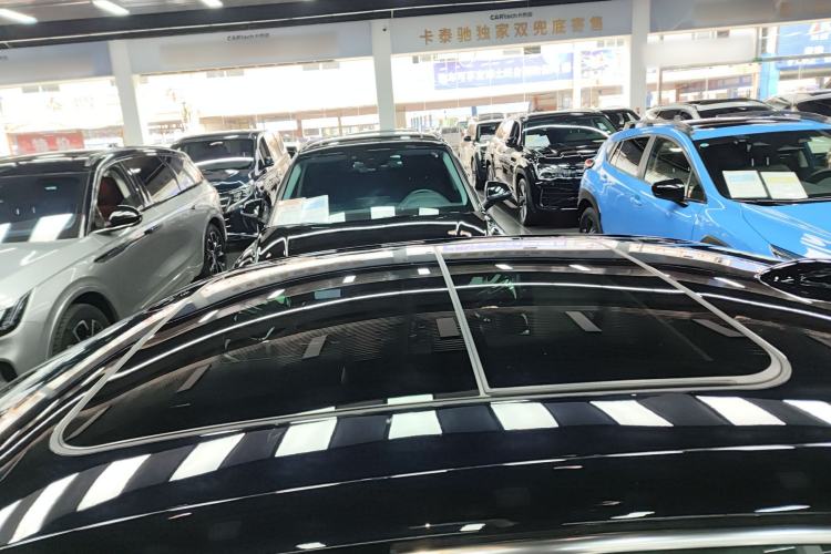 Used Hongqi H5 2025 2.0T Automatic Flag Edition – 500 000 Units Commemorative Version Roof