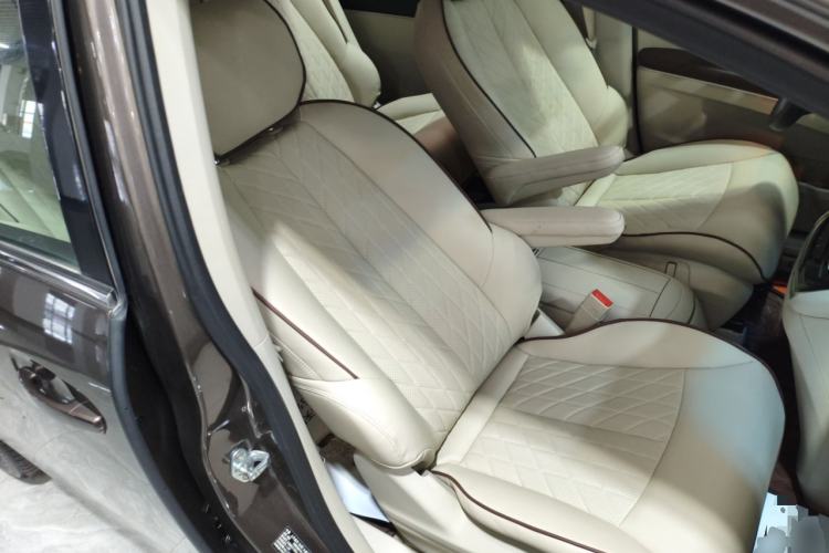 Used Buick GL8 2023 Land Executive Class Comfort Model
