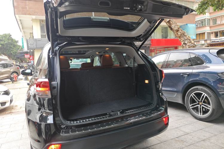 Used Toyota Highlander 2018 2.0T Four-Wheel Drive Knight Edition 7 Seats China VI Standard Trunk