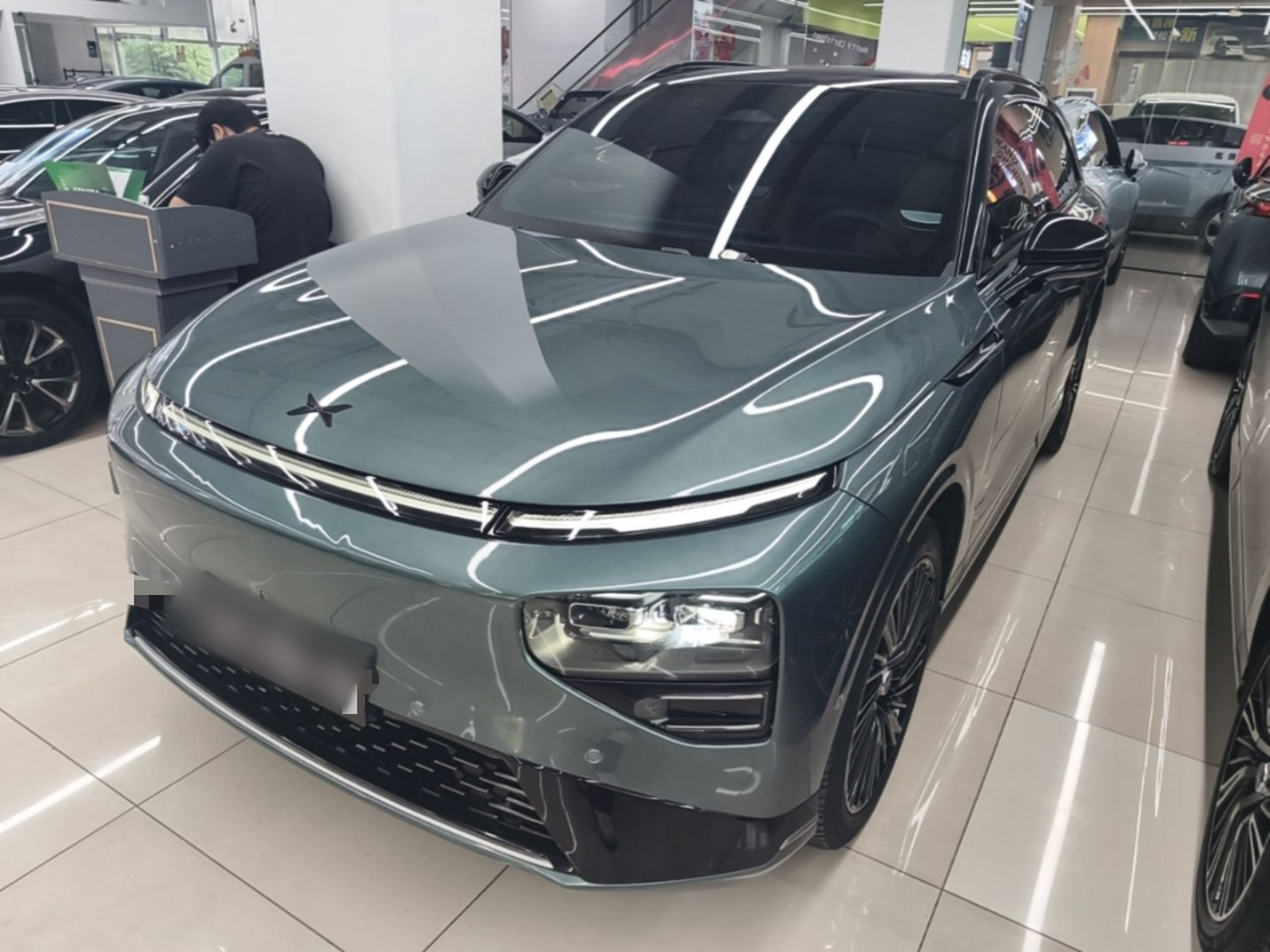 Unter der Vorderseite des Autos