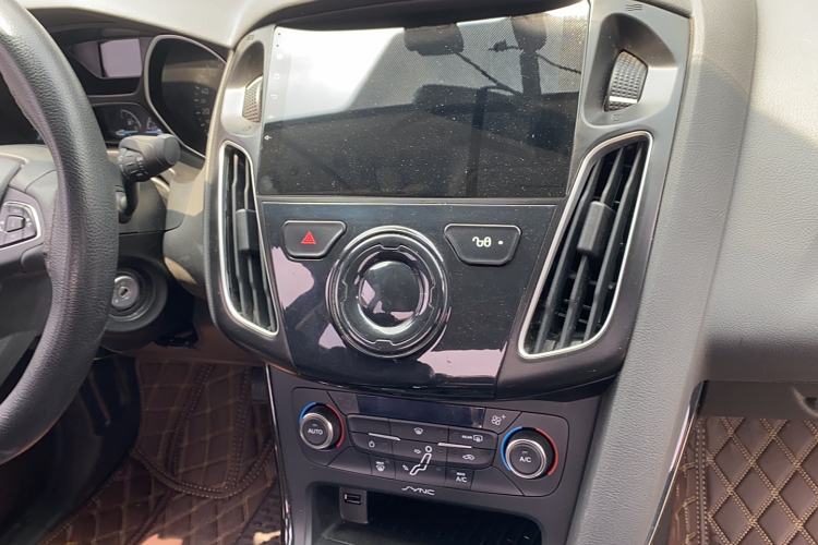 Used Ford Focus 2017 Sedan EcoBoost 125 Manual – Ultra-Style Edition with SmartDrive Features